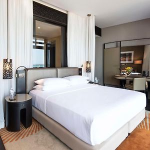 King Room Balcony Club Access